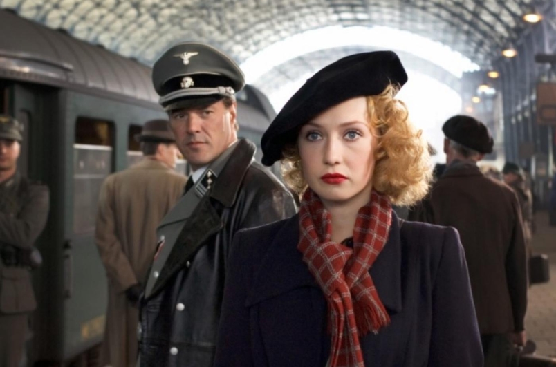 《权游》红袍女巫梅丽珊卓全裸出演的电影《黑皮书》